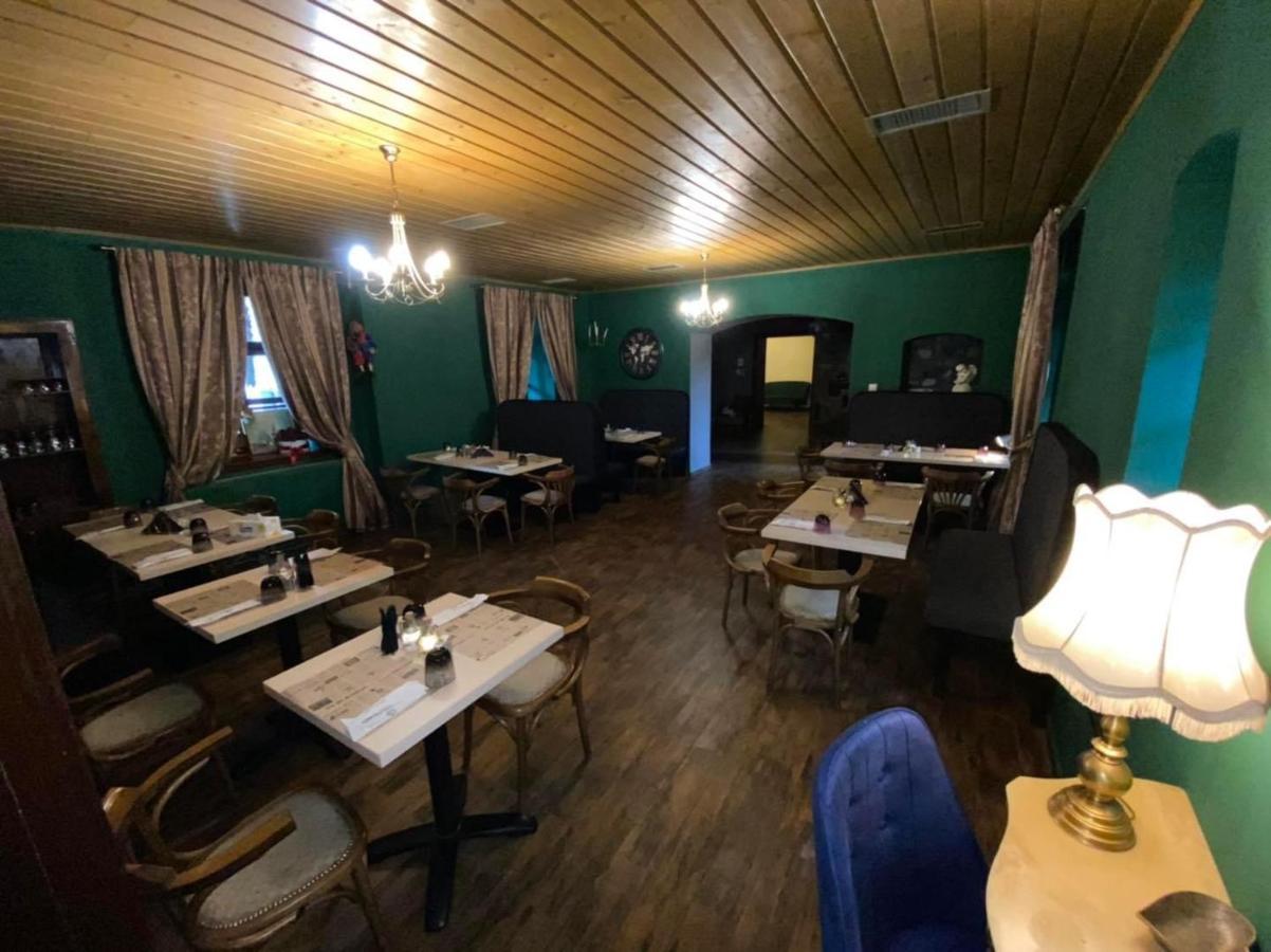 Hotel La Mosie à Haţeg Extérieur photo